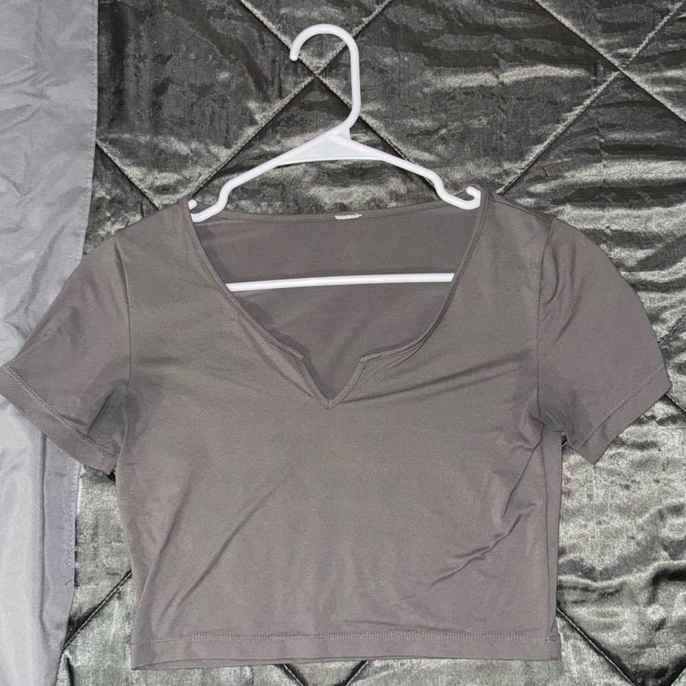 Alphalete Gray Fitted Crop T-Shirt